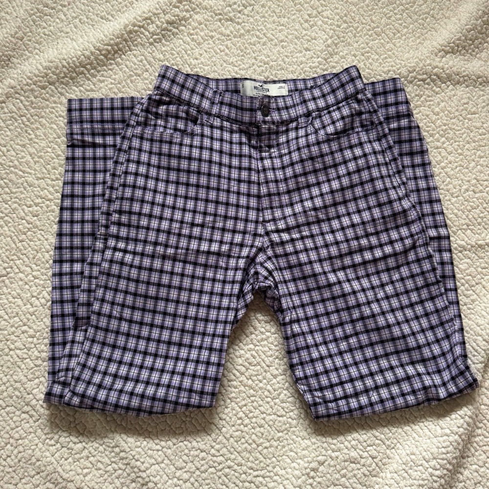 hollister plaid Shorts in purple and black